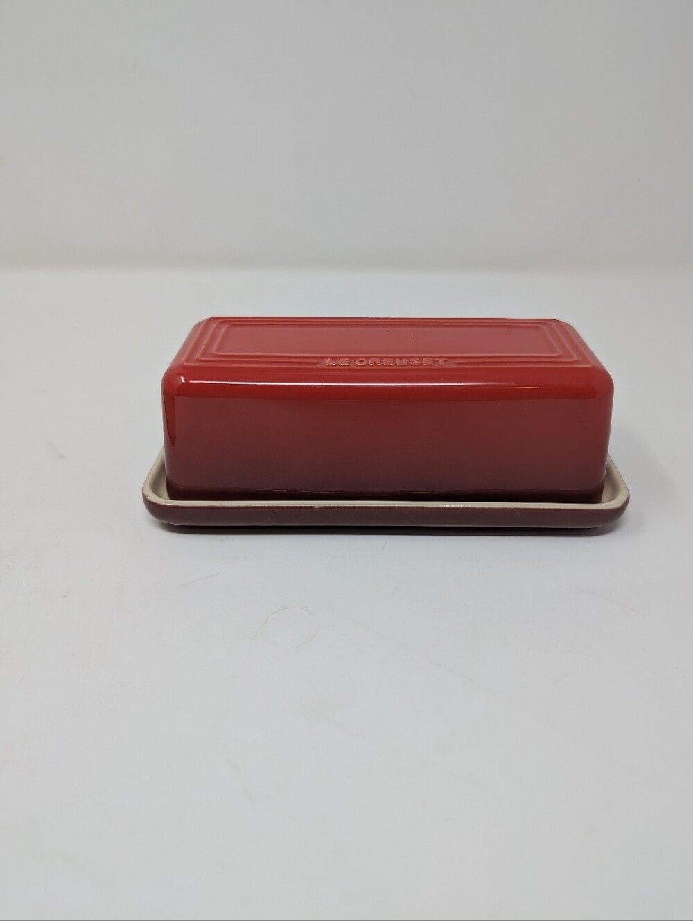 LE CREUSET signature butter dish In Cerise red